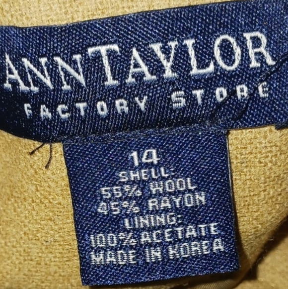 Ann Taylor Wool blend button down jackets with pockets.  Silky lining - Picture 4 of 4